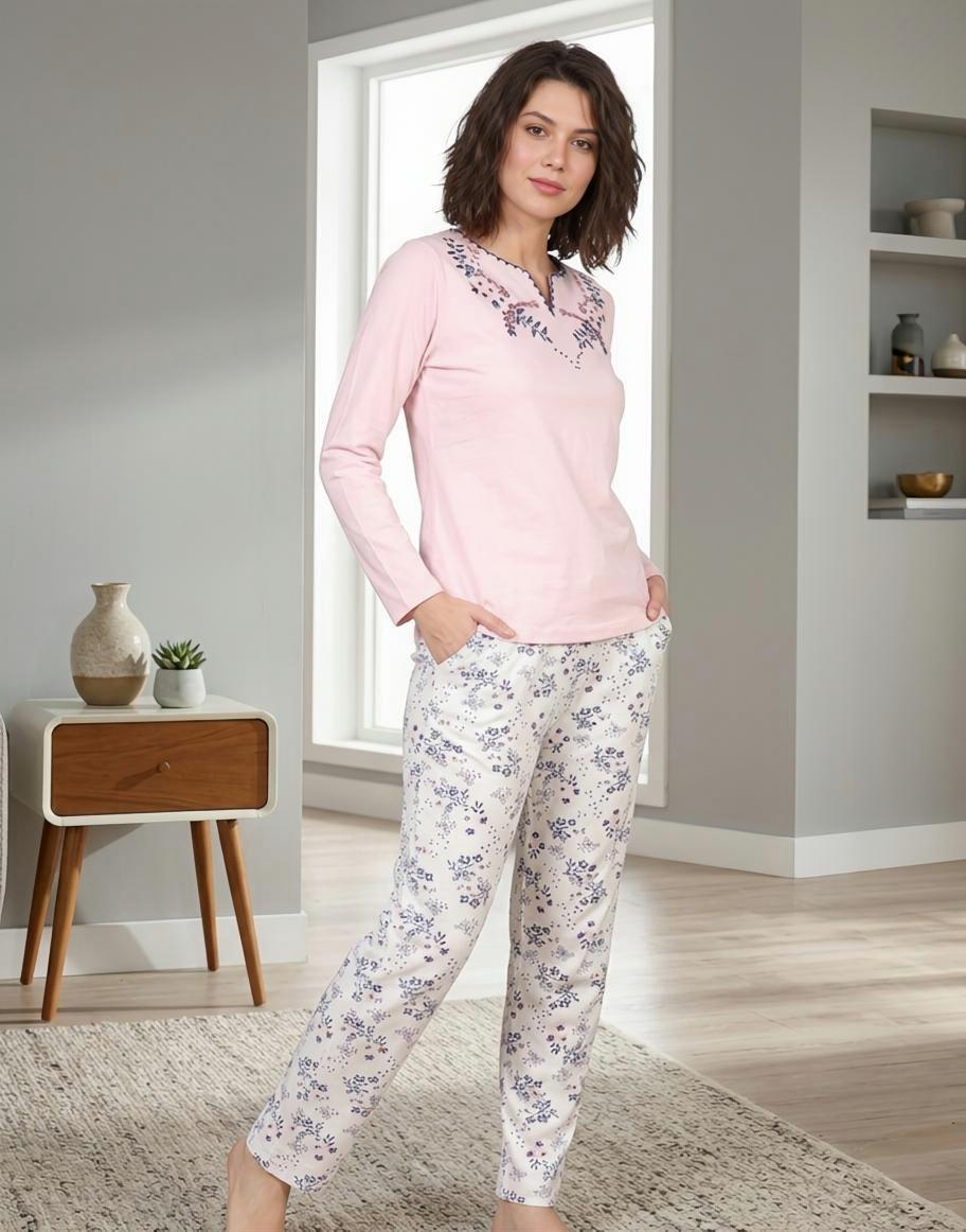 بيجاما نسائية بلمسة تطريز فاخرة