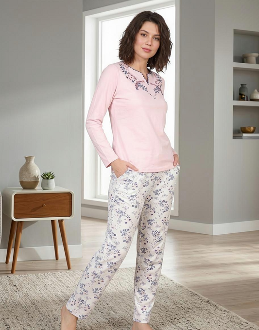 بيجاما نسائية بلمسة تطريز فاخرة